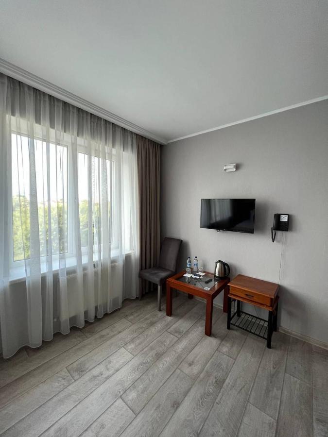 Pallada Hotel Ternopil Exterior foto